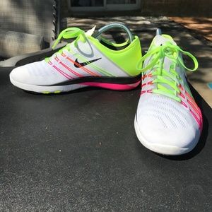 EUC Nike free TR6 size 9